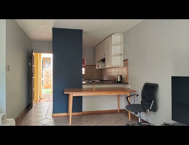 2 BEDROOM SECTIONAL TITLE RENTED IN OLYMPUS AH